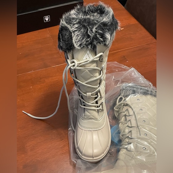 Winter Boots Size 7 - Picture 3 of 5